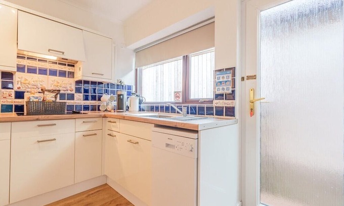 Meliden Casa | Offa's Lodge Family home quiet area with sea views