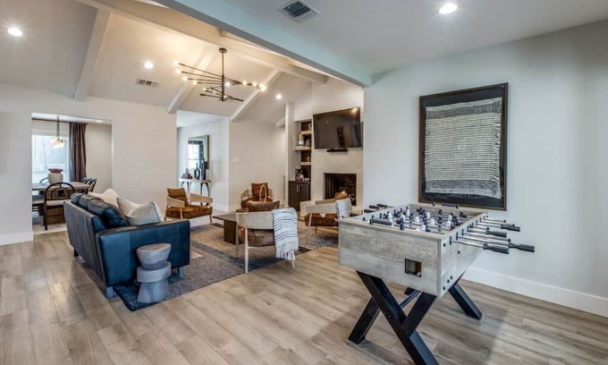 College Station Casa | 3 Mi to Kyle Field-1.5 Acre-Fire Pit/Patio-3500 sf