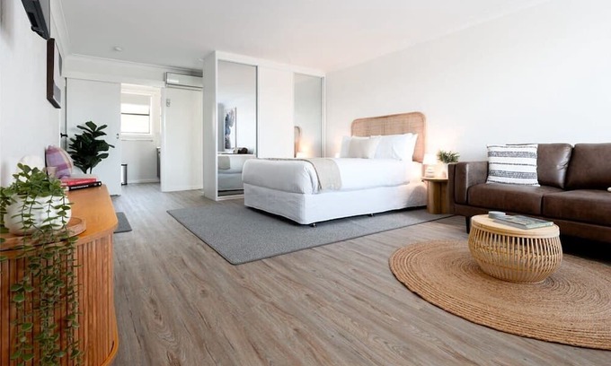 Riverside Apartamento | Cute and Cosy Studio with Parking & WiFi