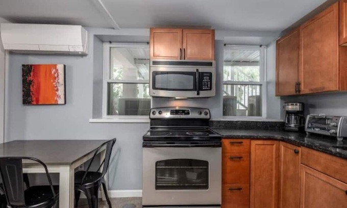East Bayside Apartamento | Close to Portland Old Port Apt | Sleeps 4