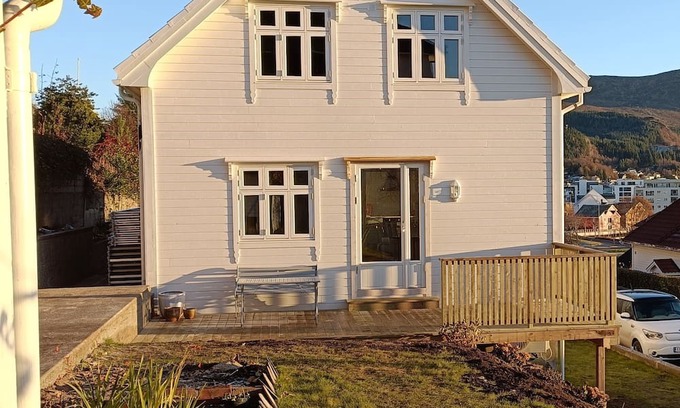 Ulstein Municipality Casa | Charming House in Ulsteinvik, Free Wifi and Parking