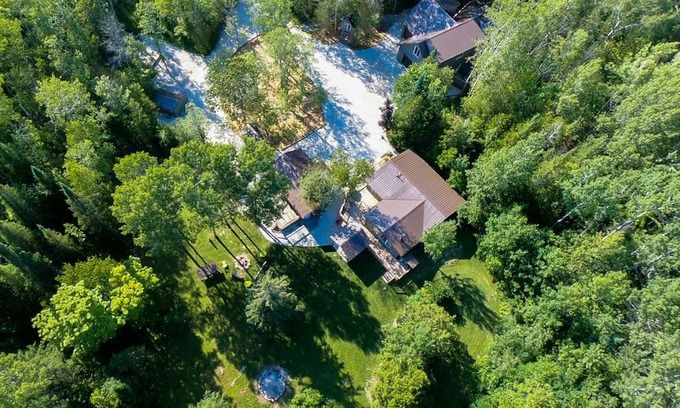 Northern Bruce Peninsula Cabina | Starry Haven: Serene 3-BR Retreat with Hot Tub