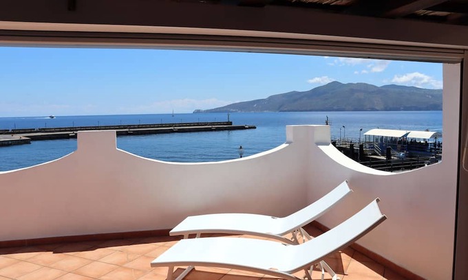 Santa Marina Salina Casa | Casa Segreto, on the tourist port of Salina