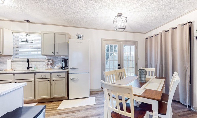Knox City Casa | Recently renovated dog-friendly home with enclosed backyard, streaming, patio