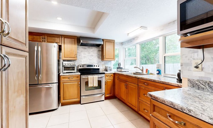 Arlington Casa | Charming retreat with a large patio, yard & central AC