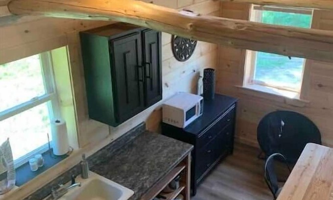 Palmyra Cabina | Simple cabin with ample parking