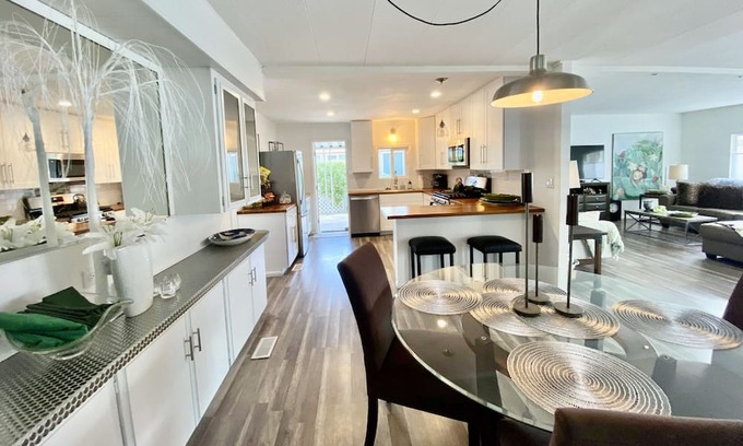 The Mesa Casa | Palm Springs Tiki Getaway! Pet-Friendly!