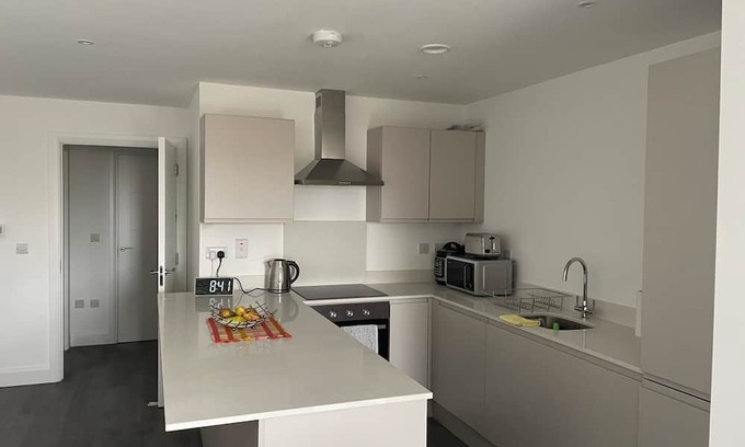 Dublin Apartamento | Double BR with a full bathtub in a tranquil location!