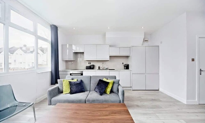 West Thornton Apartamento | Chic 1BR Thornton Flat - Charm and City Access