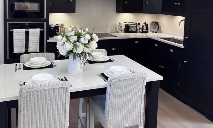 Aldingbourne Casa | Luxury two bed cottage not far from the festivities of Goodwood