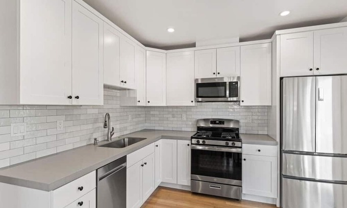 Half Moon Bay Cabaña | Elle's Place 2 Blocks from Main Street