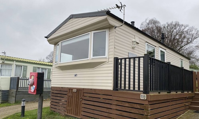 Leven Cabina | Beautiful 2-Bed Caravan situated near Leven, Fife