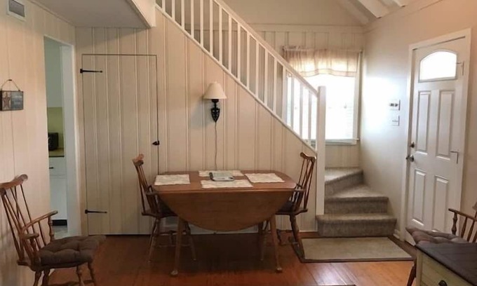 Stone Harbor Cabaña | This home is situated close to the Bird Sanctuary, Clarke's Market and a seafood market and breakfast eatery. Just a quick walk to the beach.