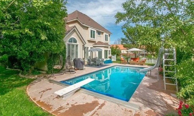 St. George Casa | Rent Our Pool and Pickleball Court, and Stay in Our House for Free!