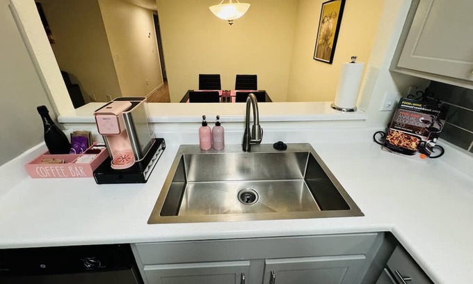 Paradise Apartamento | GNO House/9 mins to Strip/Complementary Champagne