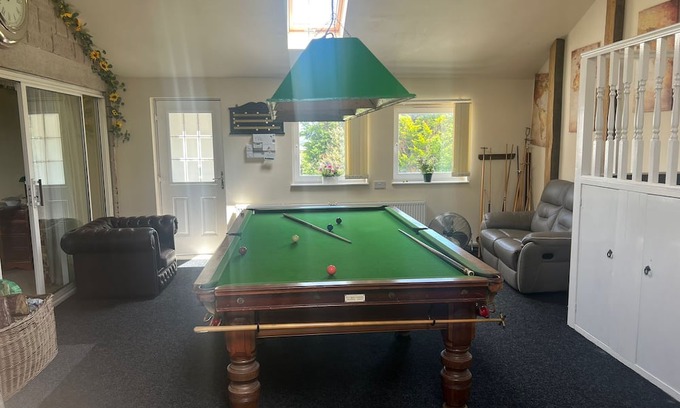 Hurdlow Casa | Greystones nawab annexe 1 farmhouse/smallholding 3bedroom in peak park Buxton