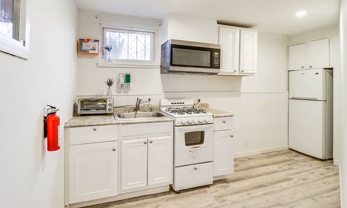 Temple Hills Casa | Temple Hills Home w/ Private Backyard < 9 Mi to DC