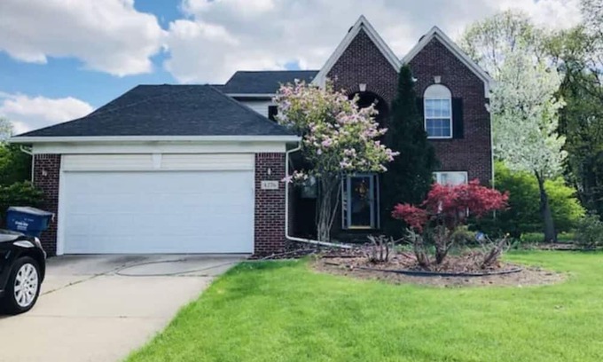Mitchell Casa | 5br/5beds/3ba house near UM stadium, downtown Ann Arbor, with pool table