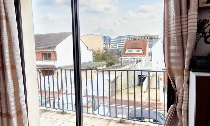 Clamart Casa | Homerez - Charming House in Clamart with Garden and Jacuzzi
