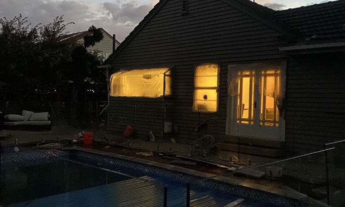 Christchurch Casa | House with a heater pool for use all year round. 4 car parks available off road