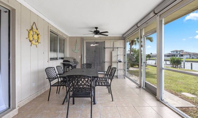 Edgewater Casa | Located in the center of the town
