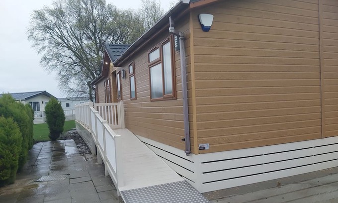 Dymchurch Casa | Meadow view Lodge - Overlooking the duck pond (D/F)