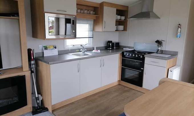 Dymchurch Casa | Ivy cottage - Parking and outdoor area (D/F)