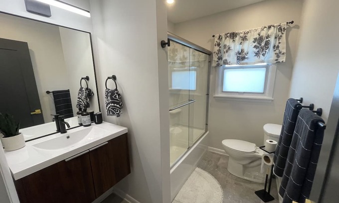 East Syracuse Casa | Private Home in the heart of East Syracuse