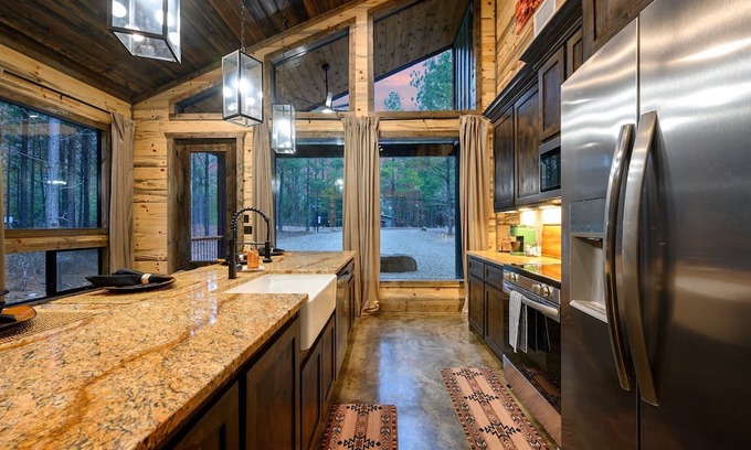 Pickens Cabina | I Cross My Heart, Honeymoon Cabin, EV Outlet