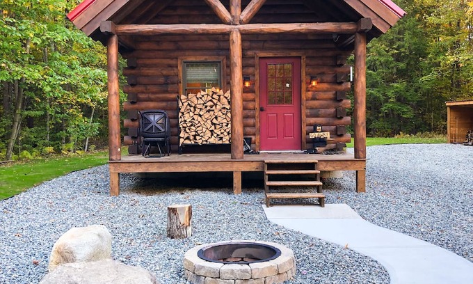 Northville Cabina | Sacandaga Serenity: Your Ultimate Cozy Cabin Getaway Awaits! 550 ft Lake Front!