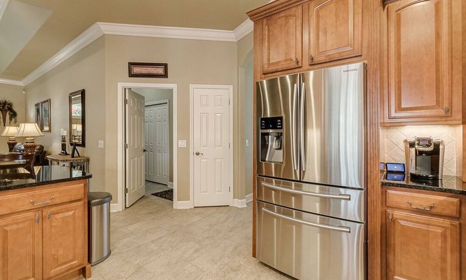 Lakeland Casa | Beautiful 4/2 bath, 2600 sq ft home in gated subdivision. pool and hot tub