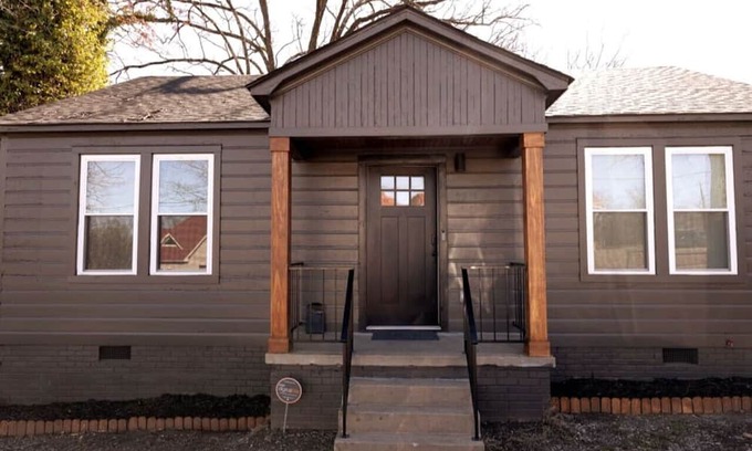Little Rock Casa | Urbane Bronze Château