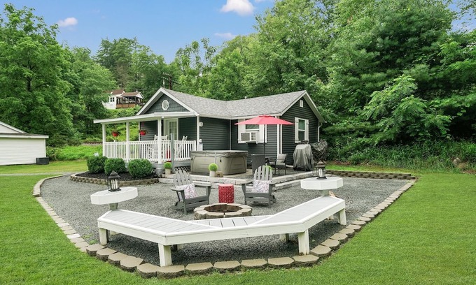 Millrift Cabaña | Romantic Cottage for Two in the Pocono's