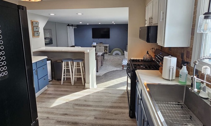 Lancaster Casa | Clean Whole House With Hot Tub 15 Minutes to Anywhere in Buffalo
