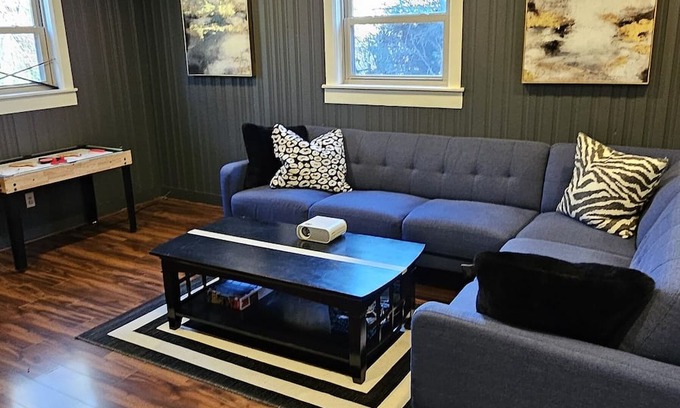 Charlotte Casa | Charming 4-bedroom house with AC and WiFi in superb Charlotte LoSo Area