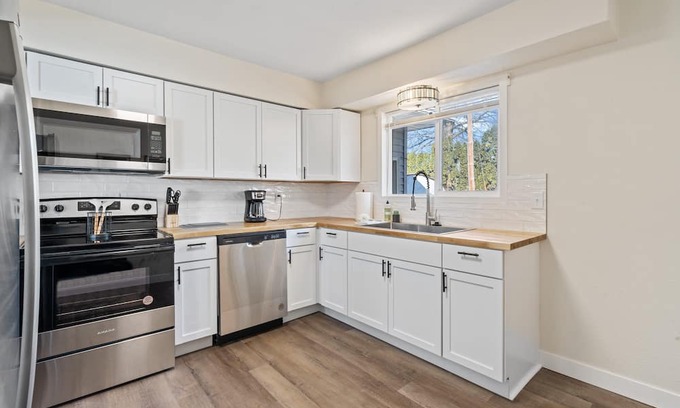 Iowa City Casa | cozy, convenient, close to UIHC!