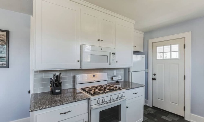 Woodbine Casa | Bluebird Bungalow – Chic 2 BDR Home in a Quiet Neighborhood! 10 Min to Downtown