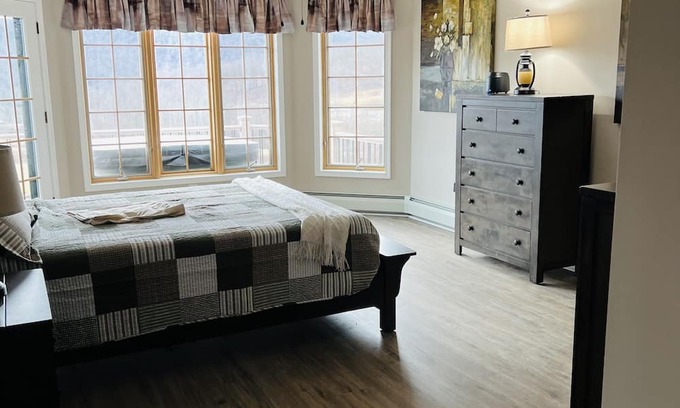 Dushore Casa | Scenic Mountain View Getaway