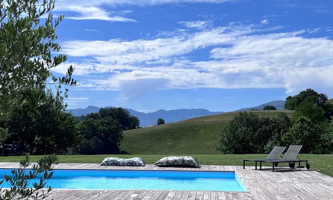 Caro Apartamento | Apartment 'Maison Biscaya Appt 2 À 4 Pers' with Mountain View, Shared Pool and Wi-Fi