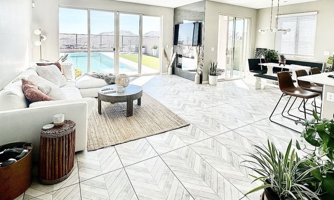 Las Vegas Casa | Cozy 3-bedroom house with mountain and strip views