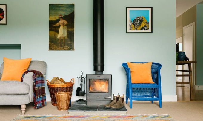 Banchory Cabaña | A cosy colourful cottage with a great view