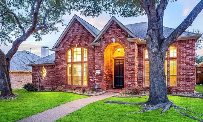 Garland Casa | Cozy 4-Bdrm Retreat w/ BBQ and Firepit - Ideal for Lrg Grps and Outdoor Living