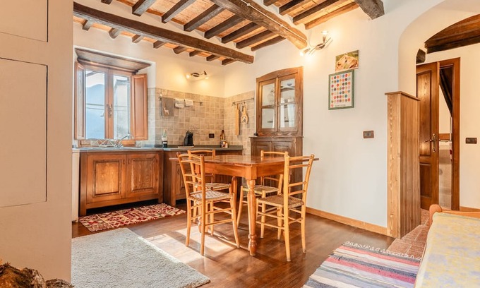 Trassilico Casa | Holiday Home 'Dimora La Rocca' with Views of "Monte Forato" in the Alpi Apuane