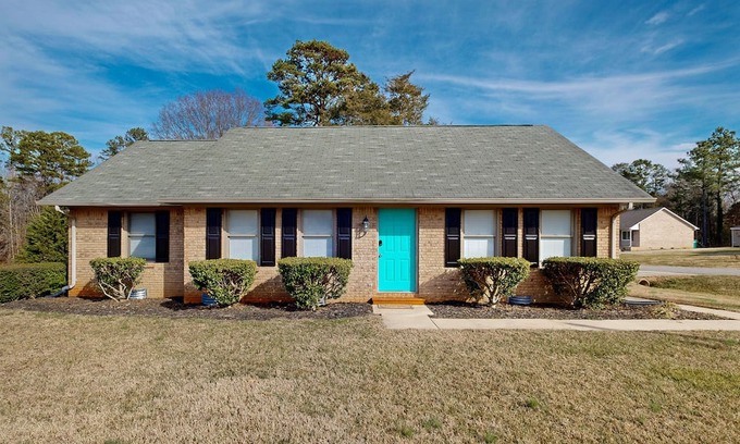Salisbury Casa | Perfectly located home with deck, open layout, smart TVs, central AC, & W/D