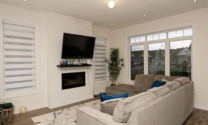 Wasaga Beach Casa | 2BED 2BATH NEW TOWN HOME