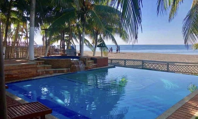 Bouvet Island Casa | Casa frente a la playa a pocos metros del pueblo de Monterrico con privacidad.