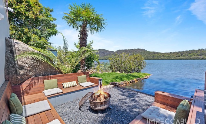 Central Coast Council Casa | Luxury Home On The Hawkesbury River! Private Jetty & River Acess