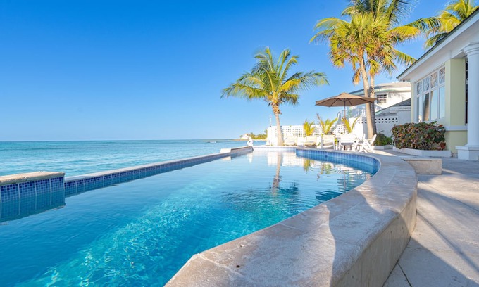 Bouvet Island Villa | Luxury Beachfront Villa with private Pool and direct Beach Access