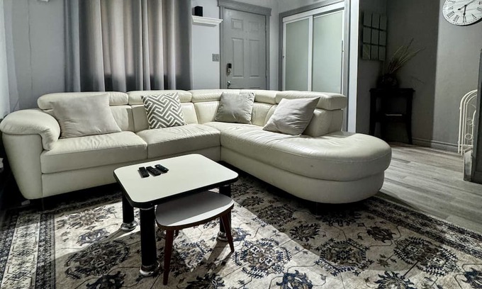 London Casa | A private cozy urban room in a shared home - (Shared common areas)