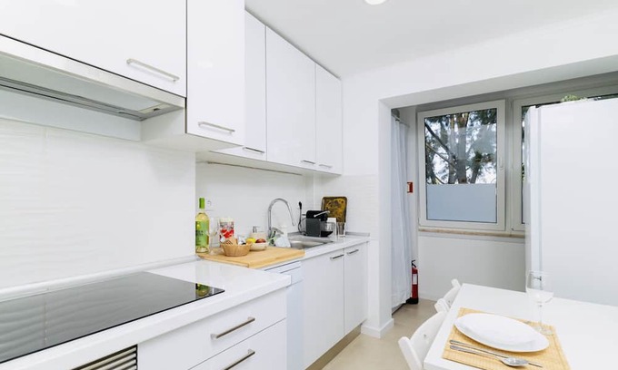 Carvoeira Apartamento | Modern 3 bedroom flat in Benfica Lisbon